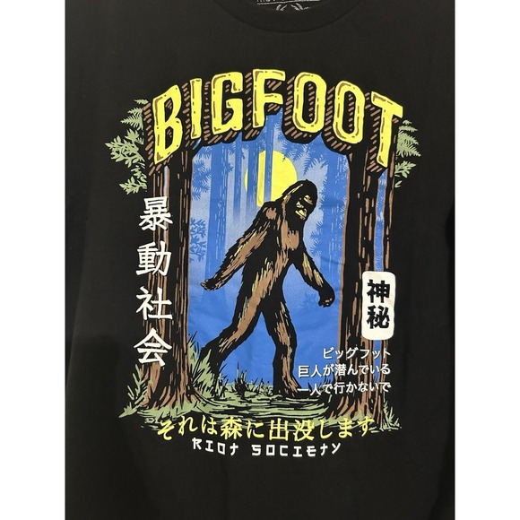 Bigfoot Riot Society Sasquatch Men's Unisex T-Shirt Medium - Picture 2 of 3